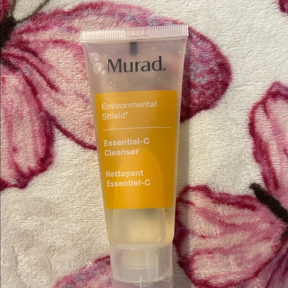 Murad Essential-C Cleanser - Yellow and Clear